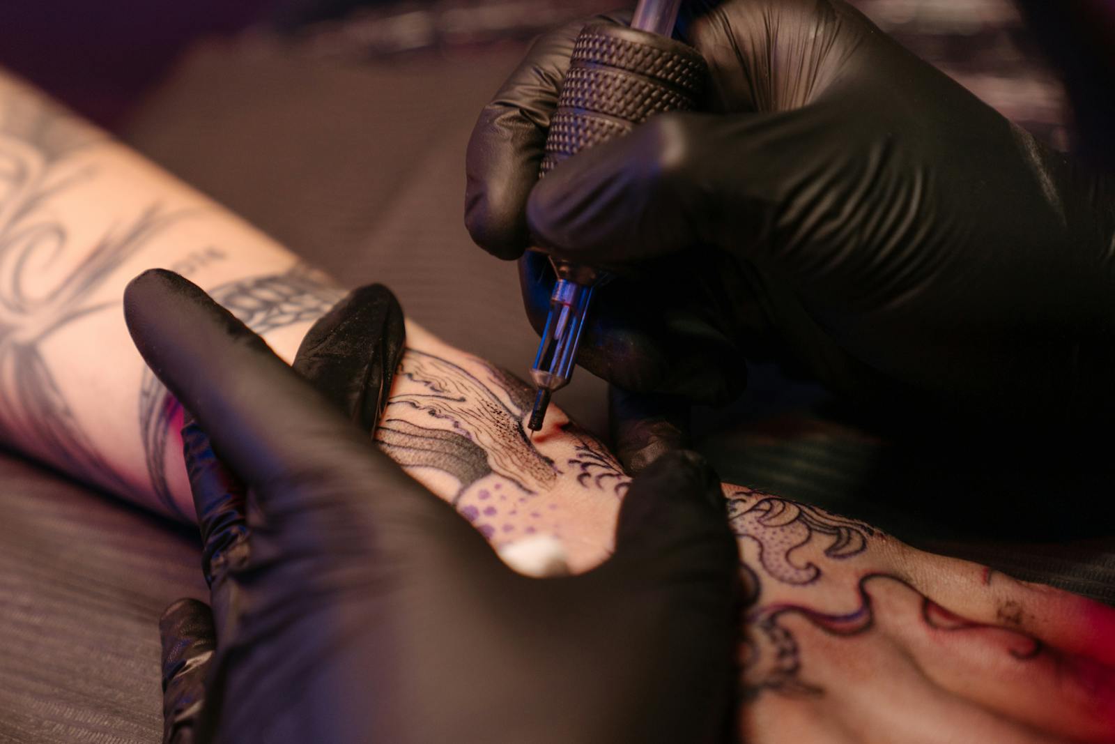 Devenir Tatoueuse Autodidacte : Le Parcours Inspirant de Mathilde, de l’Histoire de l’Art au Tatouage